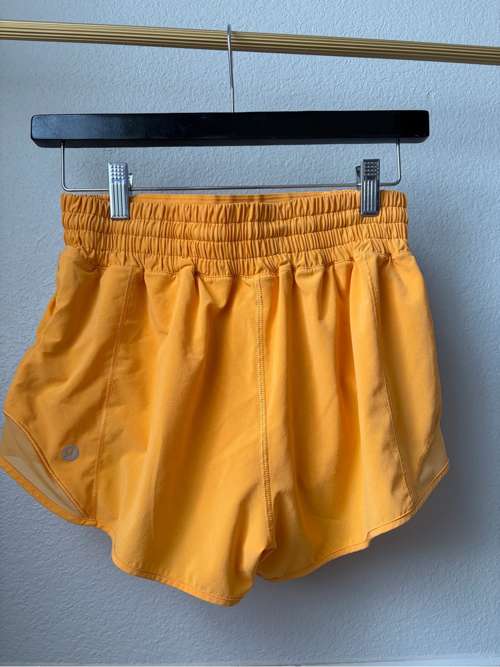 lululemon athletica Women's Golden Orange Run Shorts Hotty Hot 4”